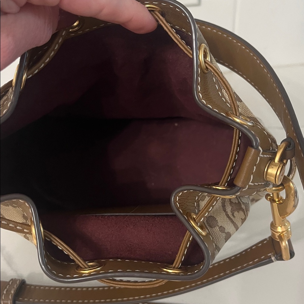 Tory Burch Monogram Bucket Bag - Picture 4 of 8